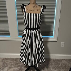 Vixen by Micheline Pitt Black and White Sleeveless A-Line Midi Dress